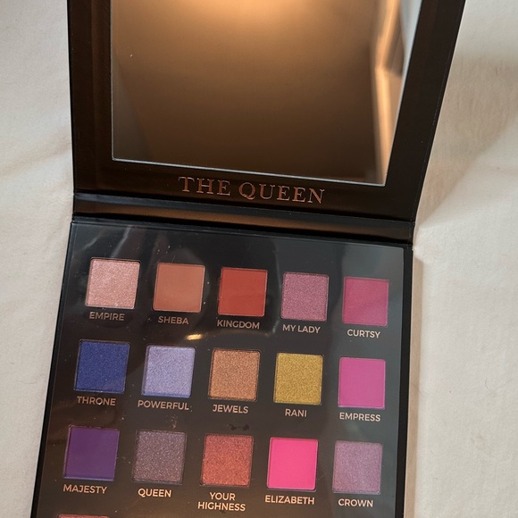 Eloise “The Queen” New and Unused Eyeshadow Palette - Picture 2 of 4